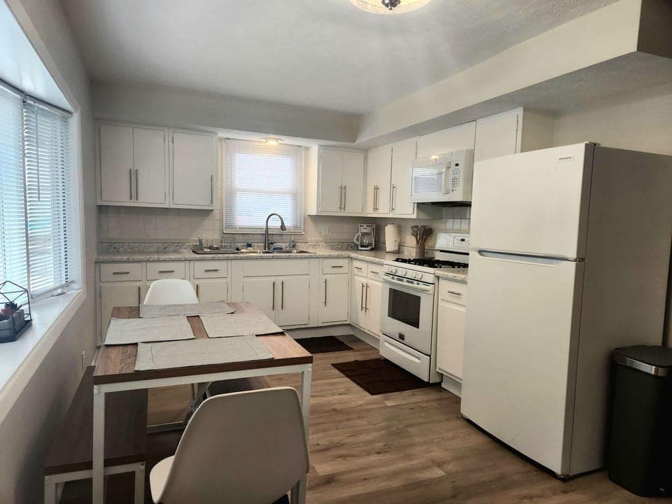 Modern and Cozy Space Near Columbus Attractions House in Columbus