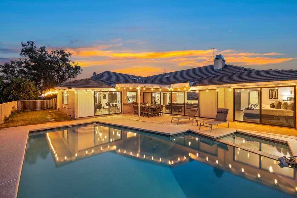 Property building, Patio, Day, Natural landscape, Pool view, Swimming pool, Sunrise, Sunset, sunbed