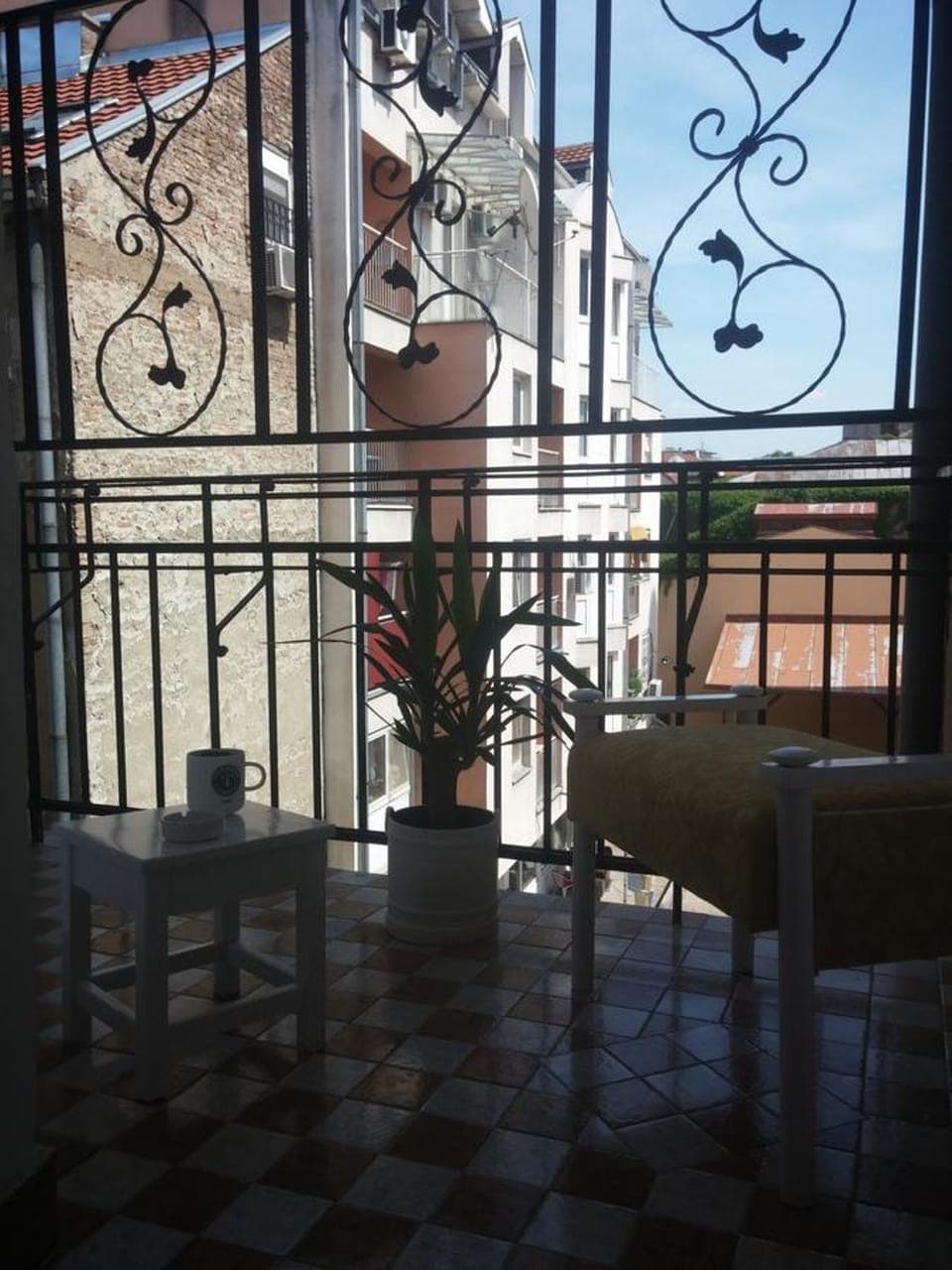 Day, Decorative detail