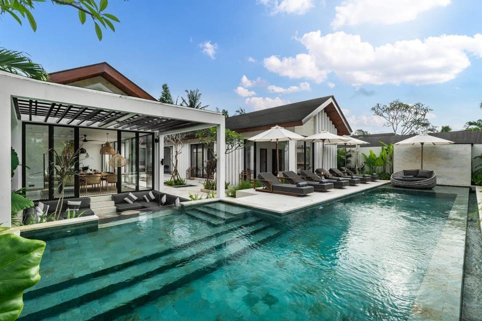 Property building, Pool view, Swimming pool, sunbed