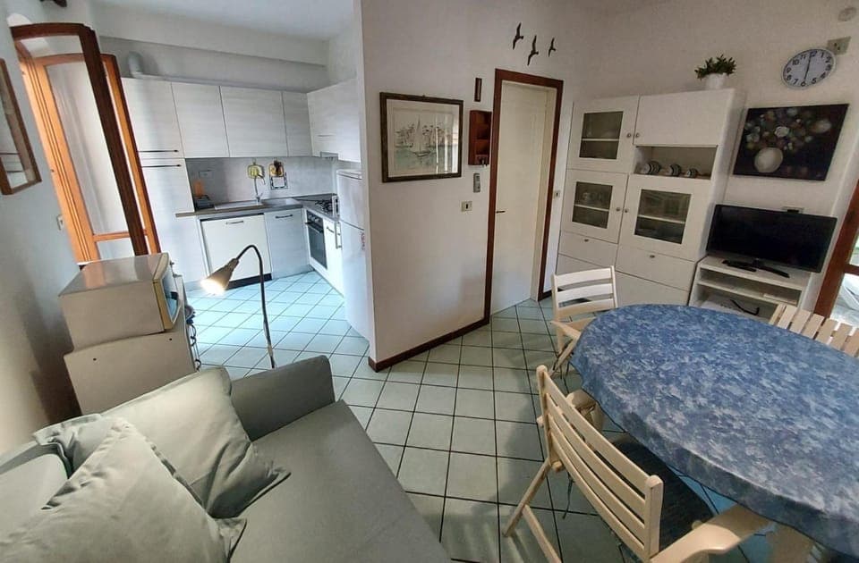 Kitchen or kitchenette, Living room, Dining area, oven, stove