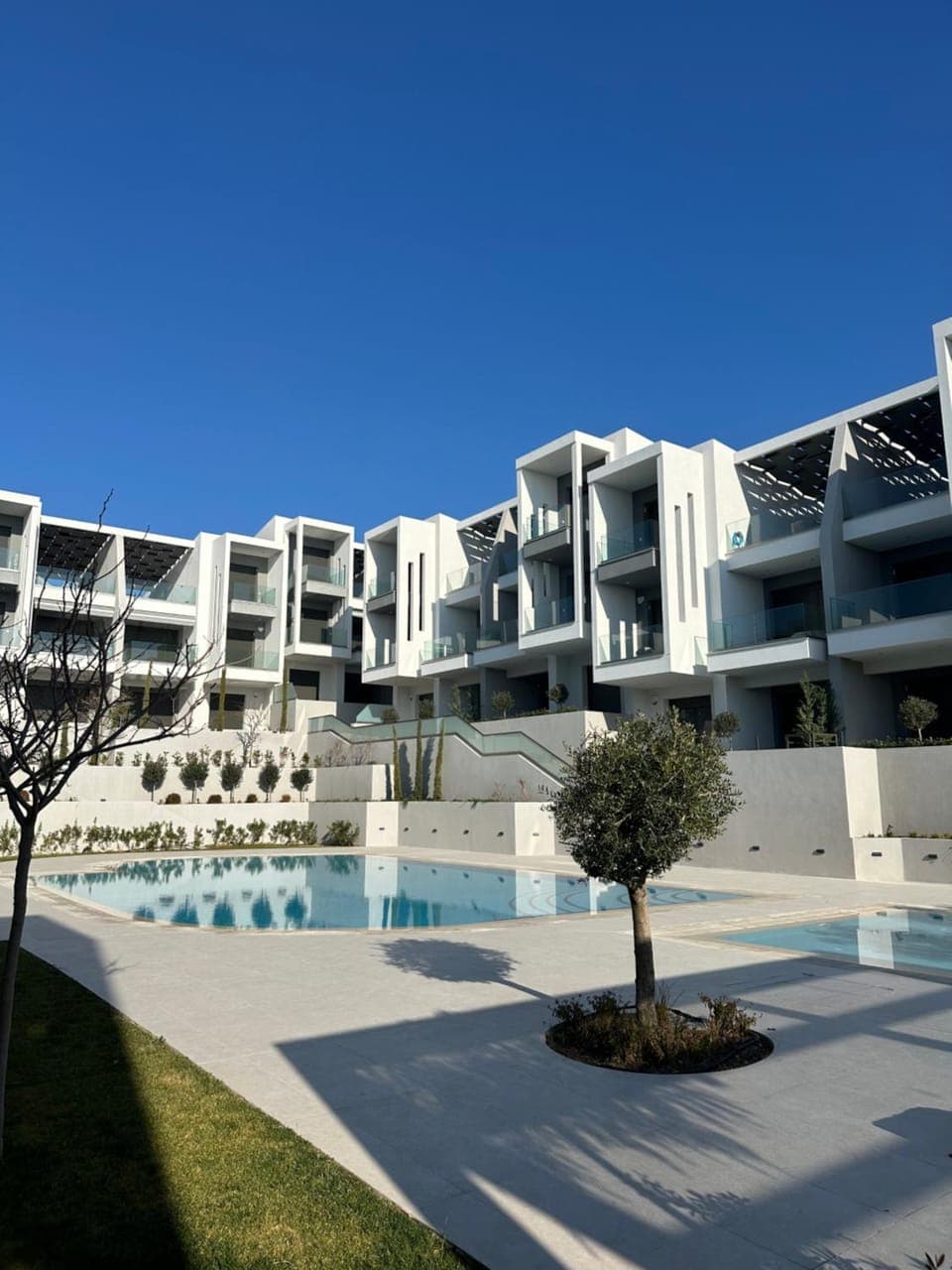 Property building, Day, Pool view, Swimming pool