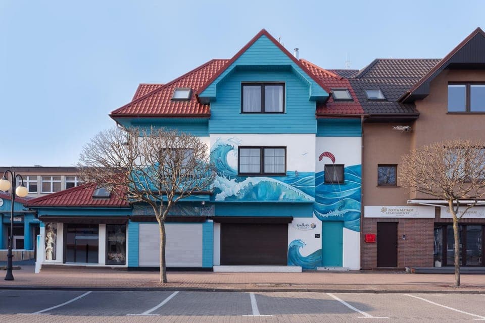 Property building, Neighbourhood, Location