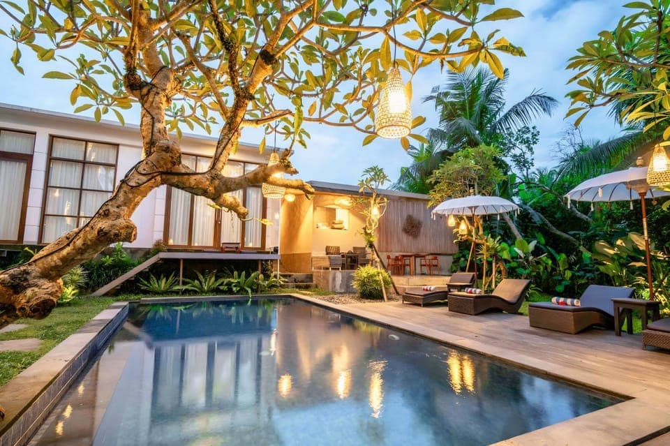 Natural landscape, Garden, Garden view, Pool view, Swimming pool, sunbed