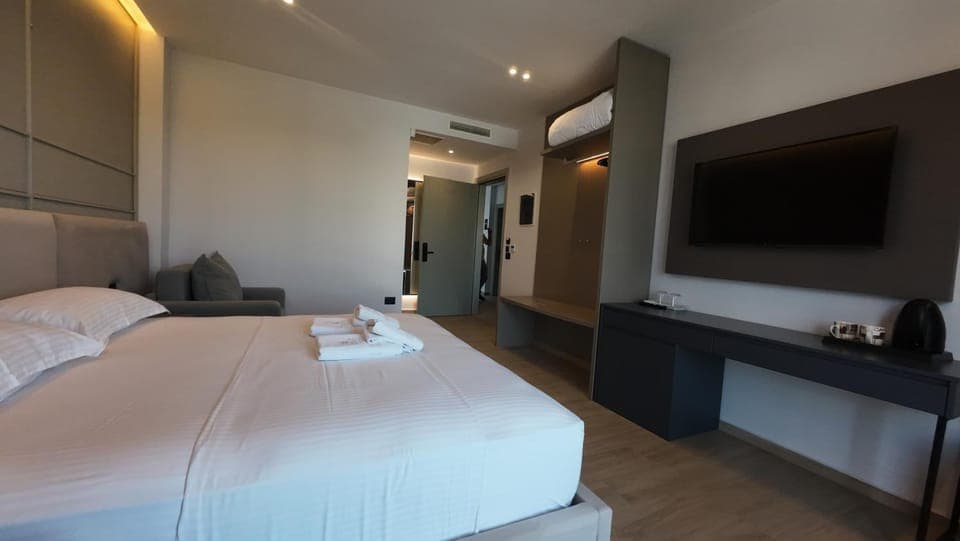 TV and multimedia, air conditioner