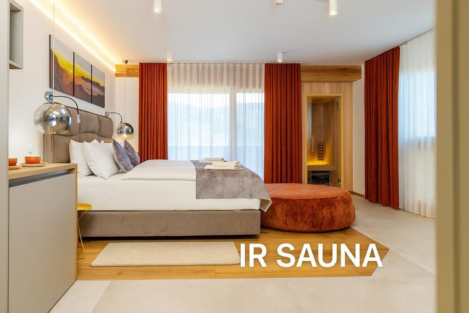 Photo of the whole room, Decorative detail, Bedroom, Bath, internet