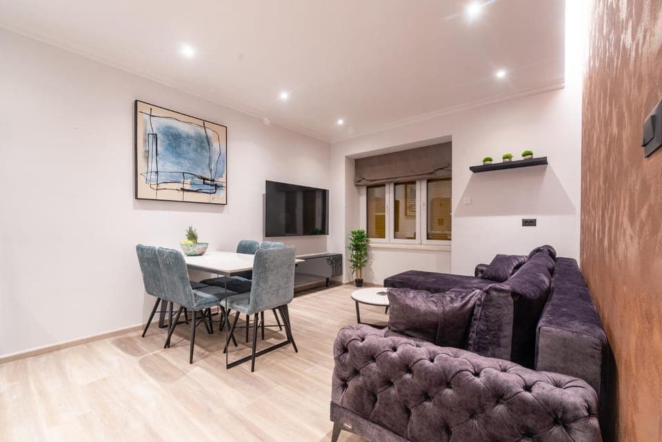 TV and multimedia, Living room, Seating area, Dining area