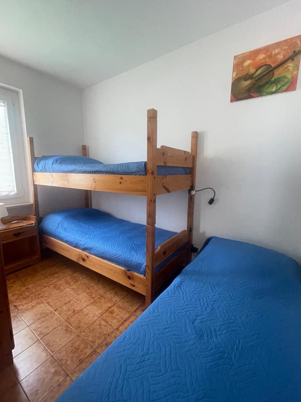 Photo of the whole room, Bedroom