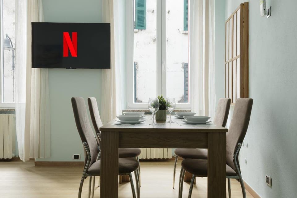 Communal lounge/ TV room, TV and multimedia, Living room, Seating area, Dining area, Evening entertainment