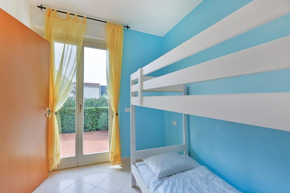 Photo of the whole room, Bedroom, bunk bed