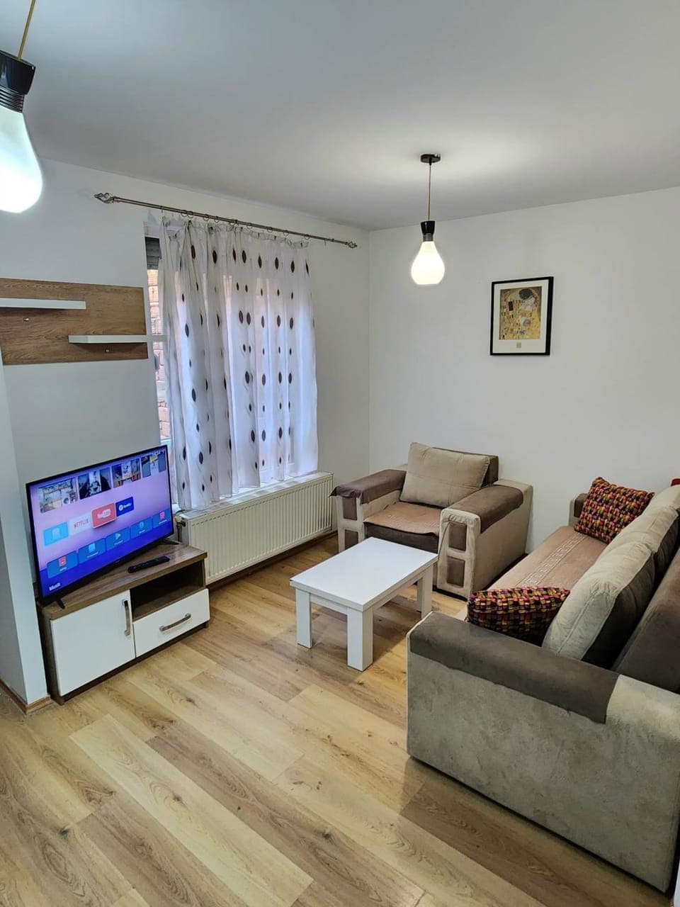 TV and multimedia, Seating area, Evening entertainment