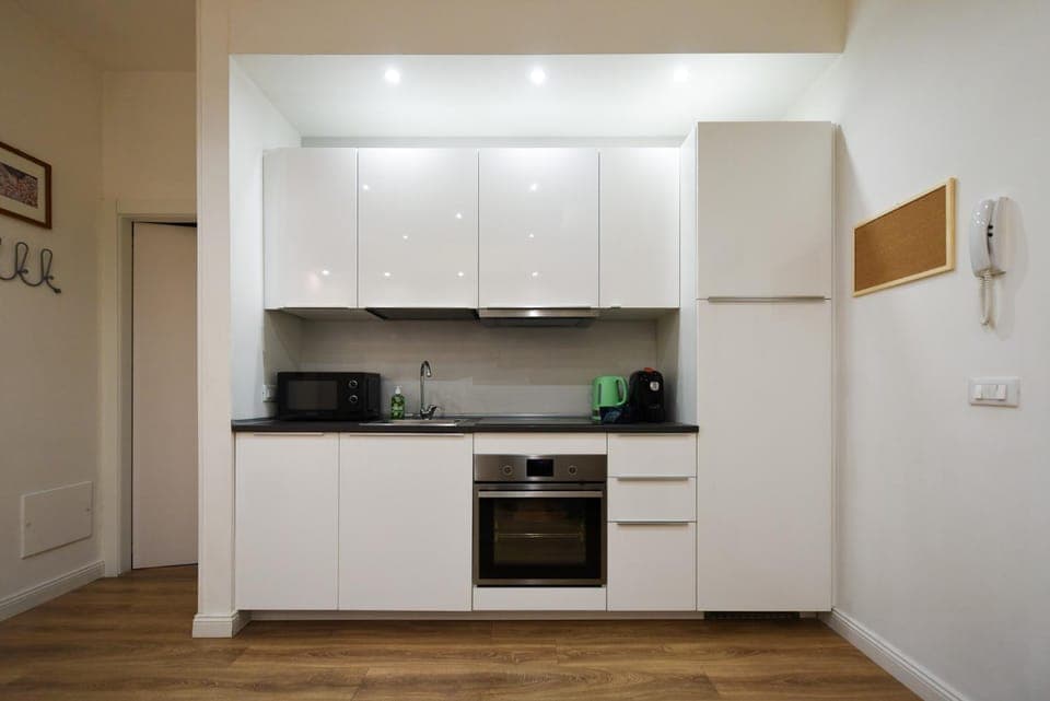 Coffee/tea facilities, Kitchen or kitchenette, dishwasher, internet, microwave, oven, stove