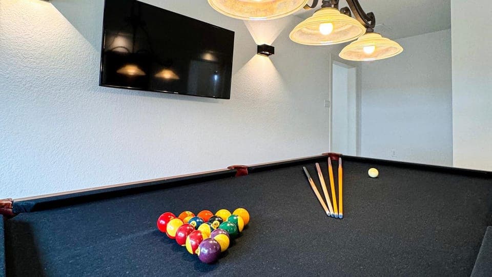 Billiard, Game Room