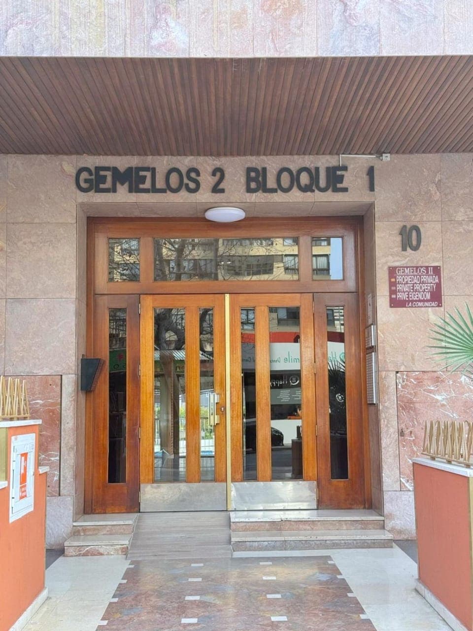 Facade/entrance