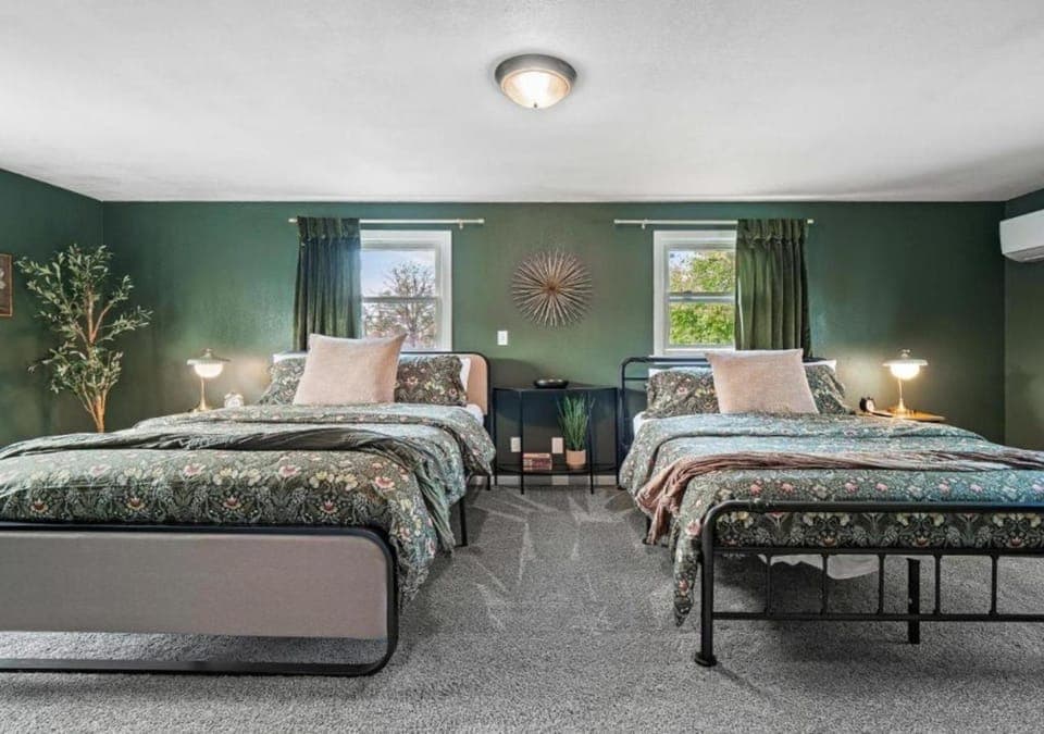 Bed, Photo of the whole room, Bedroom