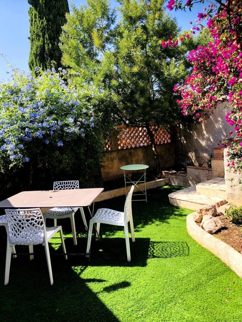 Patio, Day, Garden, Dining area, Garden view, sunbed