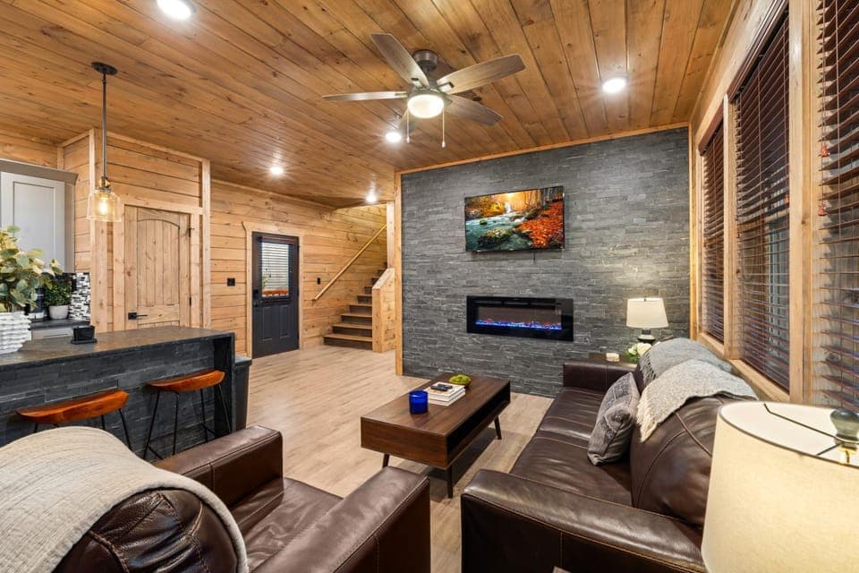 TV and multimedia, Living room, Seating area, fireplace