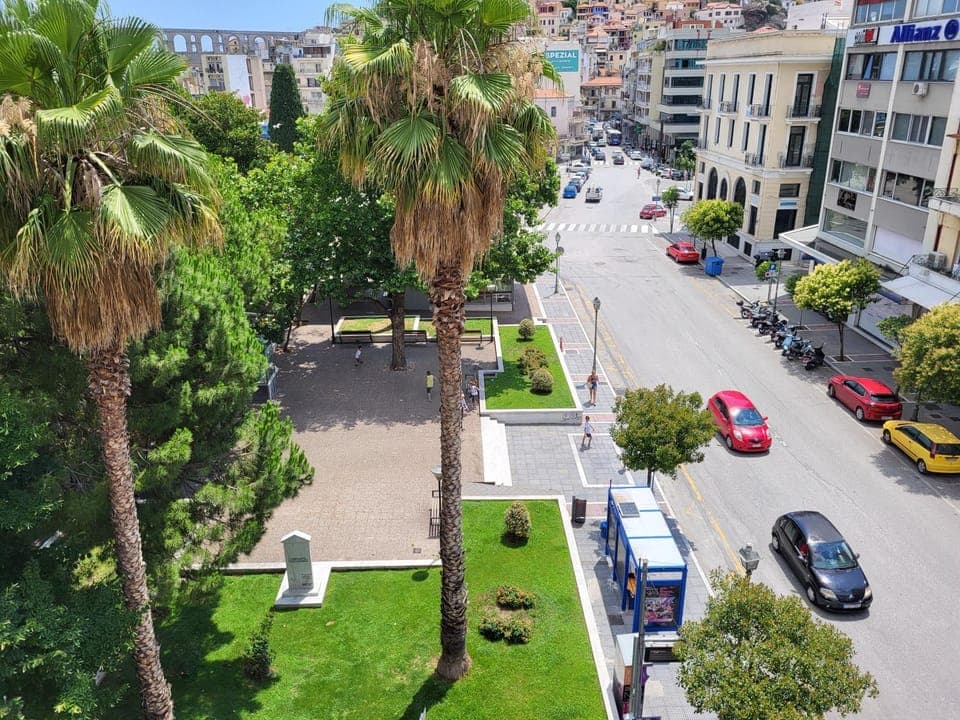 Property building, Day, Neighbourhood, Natural landscape, Bird's eye view, Balcony/Terrace, City view, Street view, Location