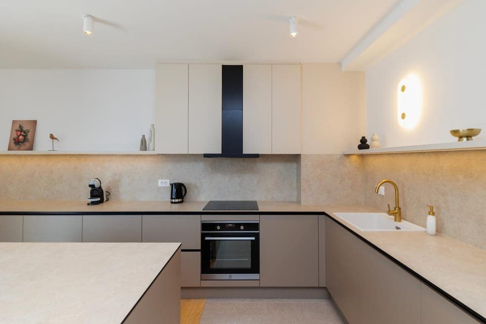 Coffee/tea facilities, Kitchen or kitchenette, dishwasher, oven