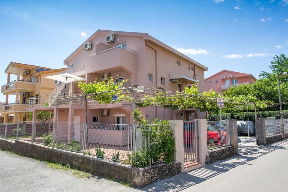 Property building, Balcony/Terrace, Area and facilities