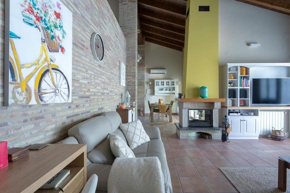Communal lounge/ TV room, TV and multimedia, Living room