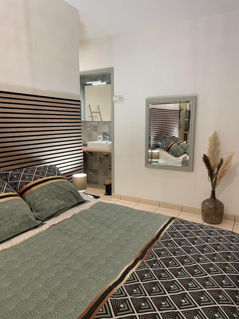 TV and multimedia, Photo of the whole room