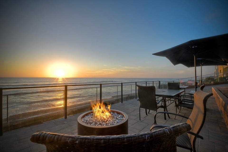 Oceanfront Getaway - Ocean Views - Fire Pit - BBQ - Beach Access House in Carlsbad