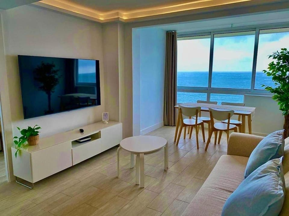 Natural landscape, TV and multimedia, Living room, Seating area, Dining area, Sea view