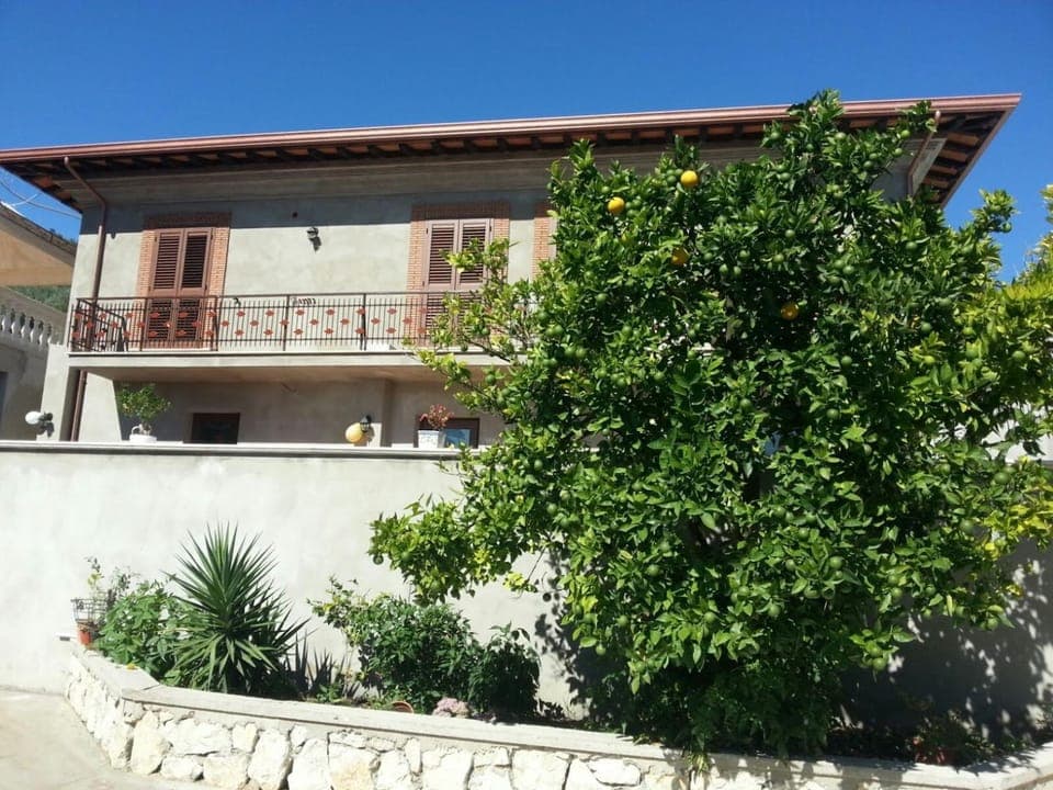 Facade/entrance, Balcony/Terrace