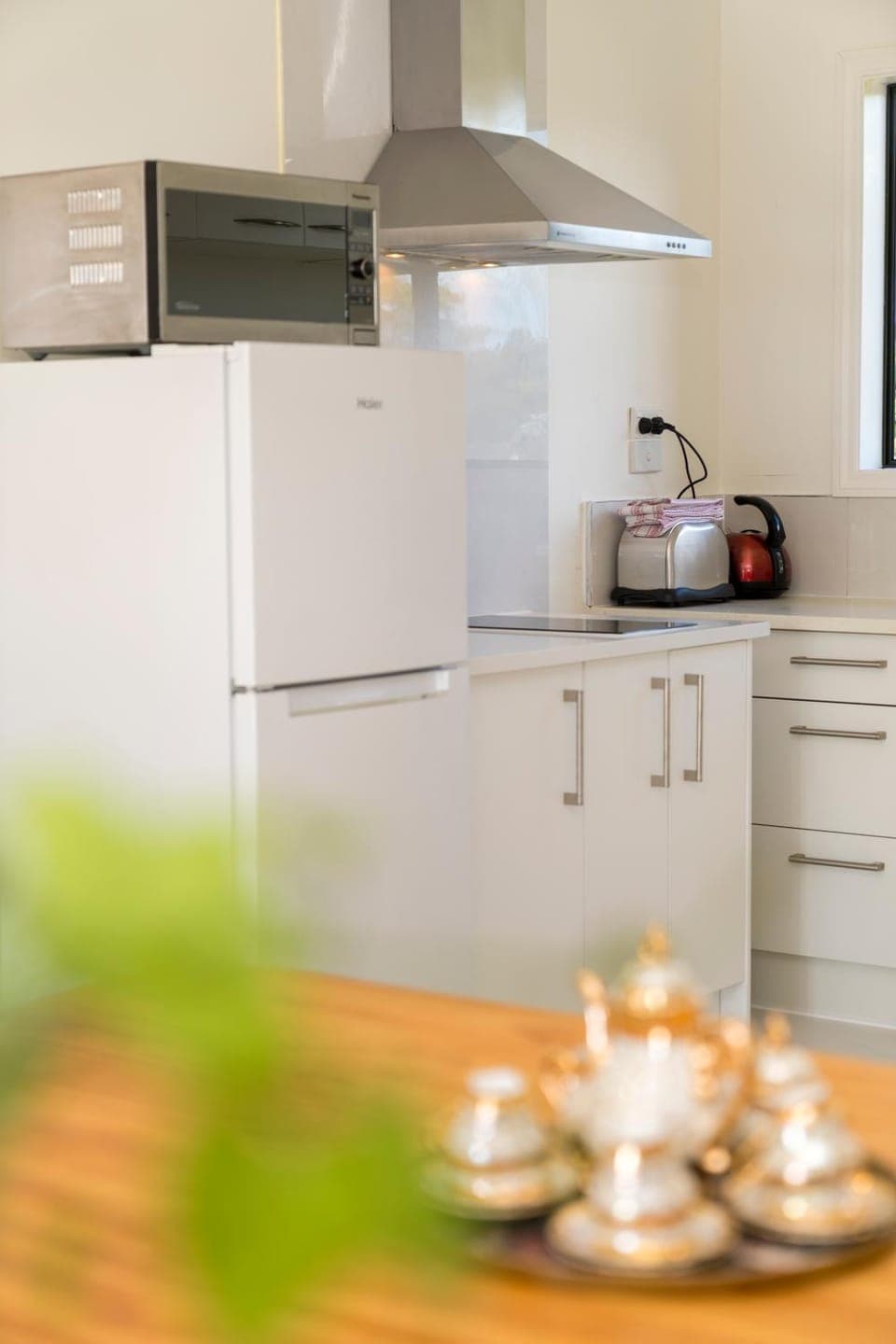 Coffee/tea facilities, Kitchen or kitchenette, stove, toaster