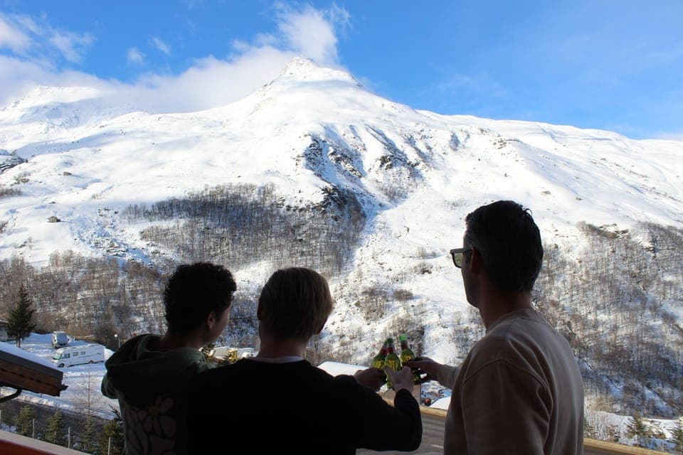 Day, People, Natural landscape, Winter, Balcony/Terrace, Mountain view, group of guests