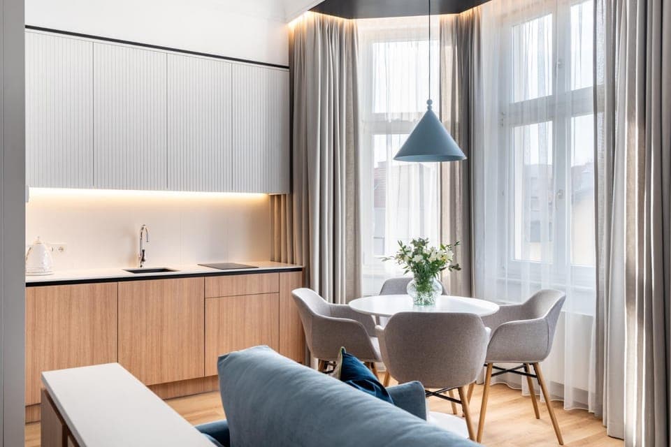 Kitchen or kitchenette, Dining area