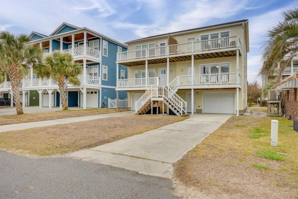 Walk to Shore Multi-Deck Townhome in Kure Beach! House in Kure Beach
