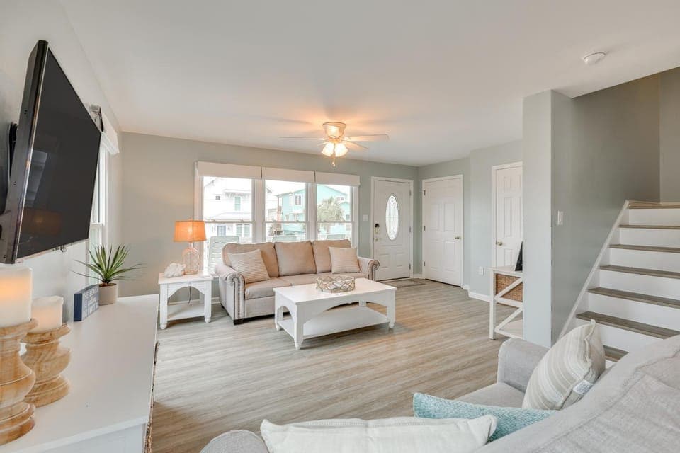 Walk to Shore Multi-Deck Townhome in Kure Beach! House in Kure Beach