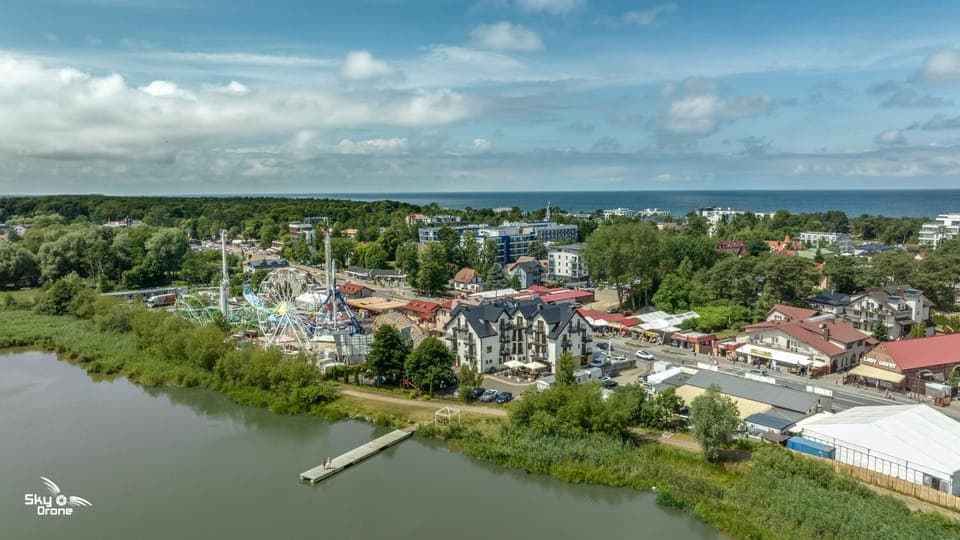 Neighbourhood, Natural landscape, Bird's eye view, Lake view, Location