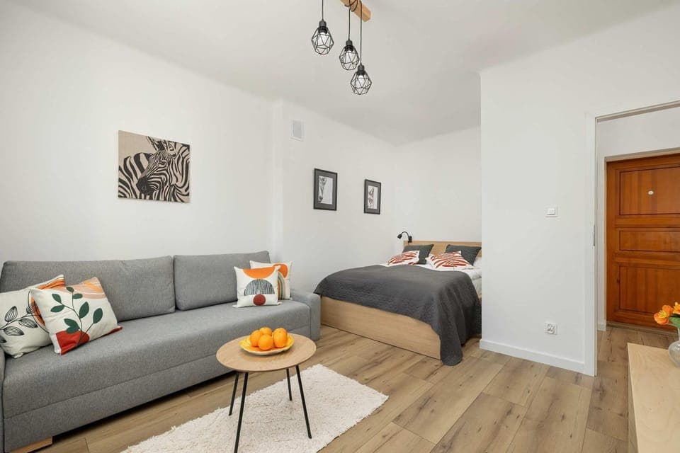 Photo of the whole room, Seating area