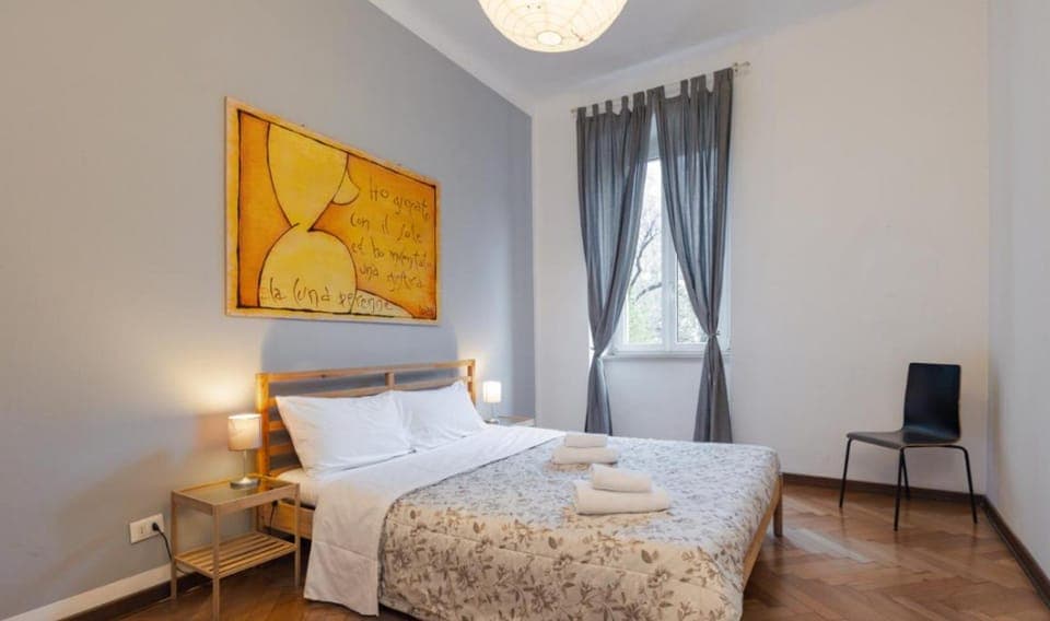 Bed, Bedroom, towels