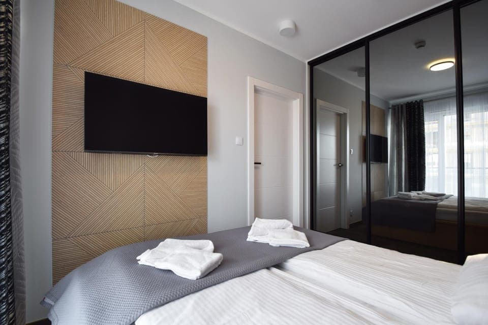 Bed, TV and multimedia, Photo of the whole room, Bedroom, wardrobe