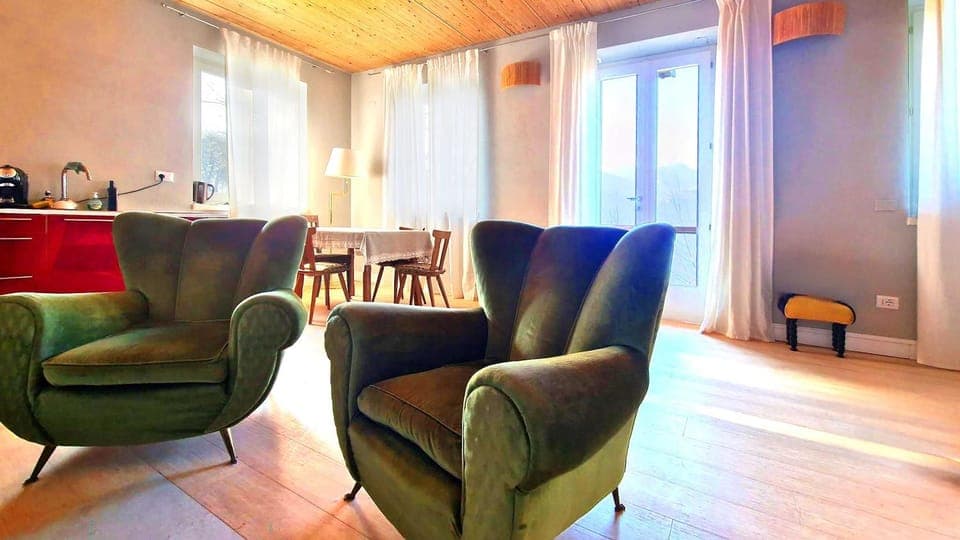 Seating area, Dining area