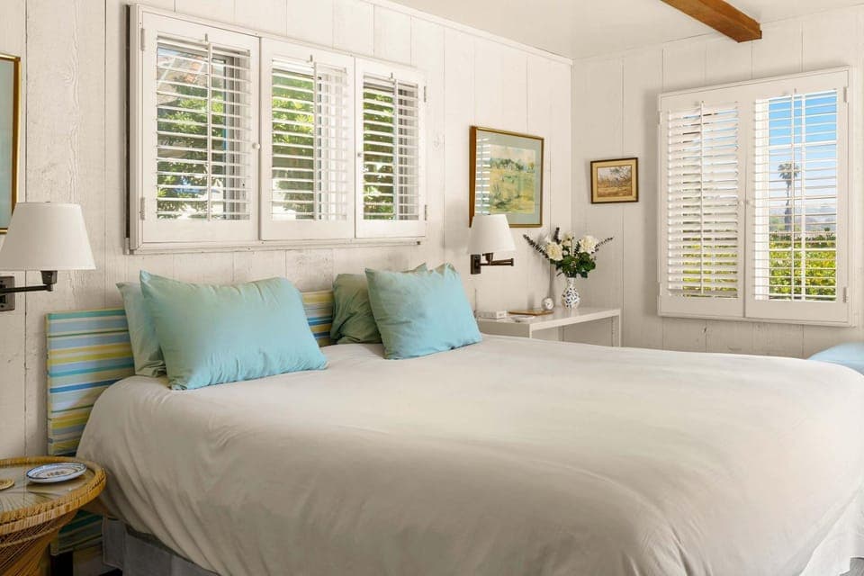 Gated Lakefront Estate - Seaside with Private Beach House in Carlsbad