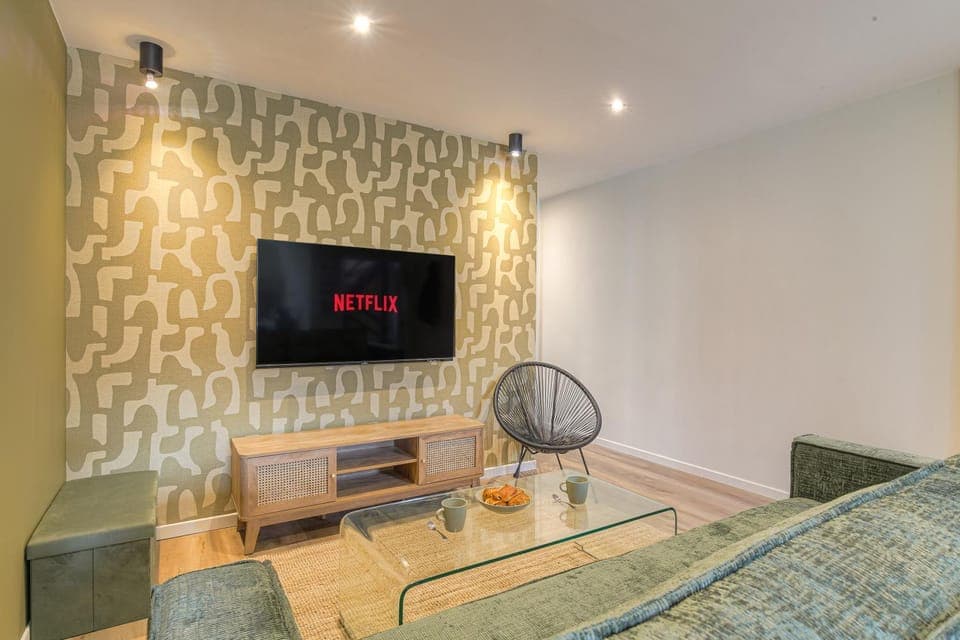 Communal lounge/ TV room, Living room, Seating area