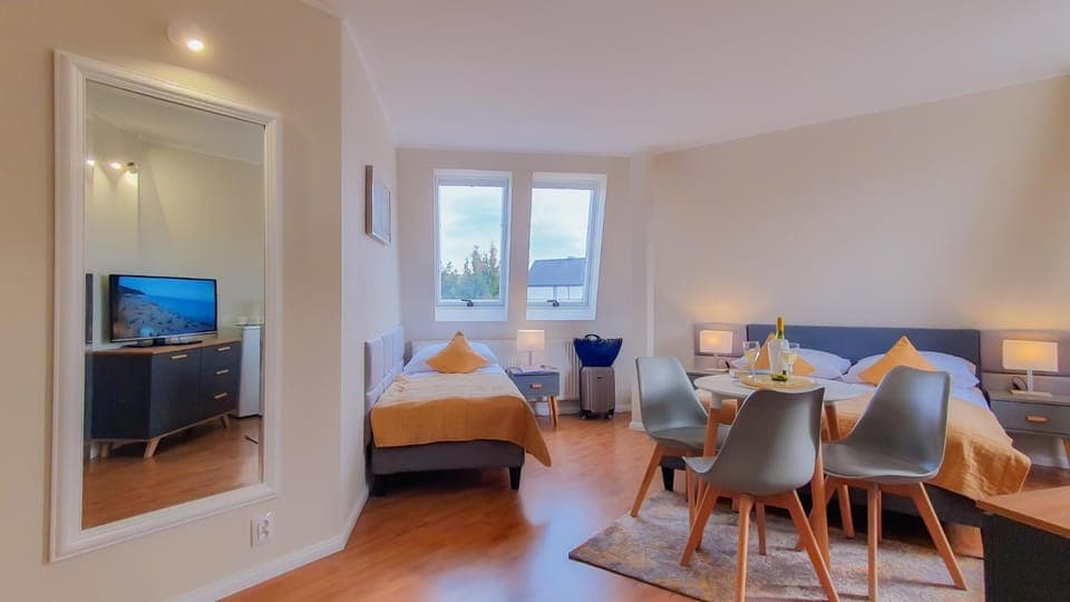 Bed, TV and multimedia, Photo of the whole room, Seating area