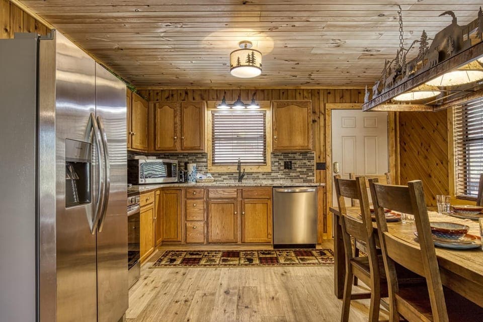 Facade/entrance, Coffee/tea facilities, Kitchen or kitchenette, Decorative detail, Decorative detail, Dining area, Communal kitchen, Pets, Pets, dishwasher, microwave, oven, pet friendly, pet friendly, stove, stove, toaster, toaster, kitchen, kitchen