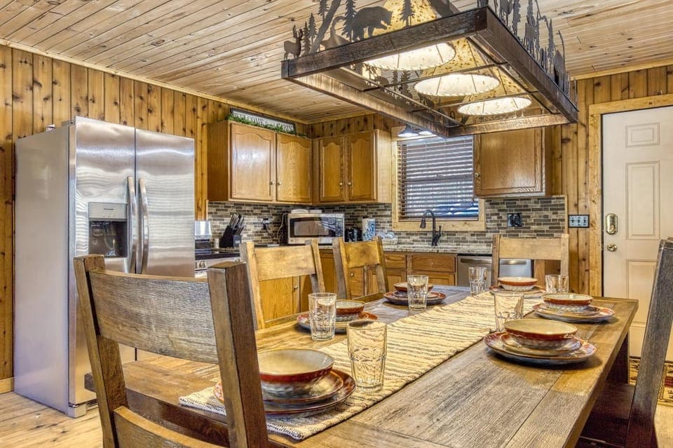 Facade/entrance, Coffee/tea facilities, Kitchen or kitchenette, Decorative detail, Decorative detail, Seating area, Dining area, Communal kitchen, Pets, Pets, dishwasher, microwave, oven, pet friendly, pet friendly, stove, stove, toaster, toaster, kitchen, kitchen