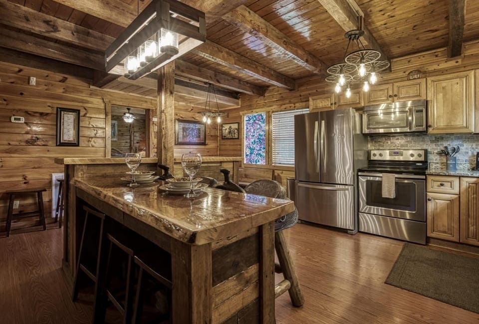 Coffee/tea facilities, Kitchen or kitchenette, Decorative detail, Decorative detail, Seating area, Dining area, Communal kitchen, Pets, Pets, dishwasher, microwave, oven, pet friendly, pet friendly, stove, stove, toaster, toaster, kitchen, kitchen