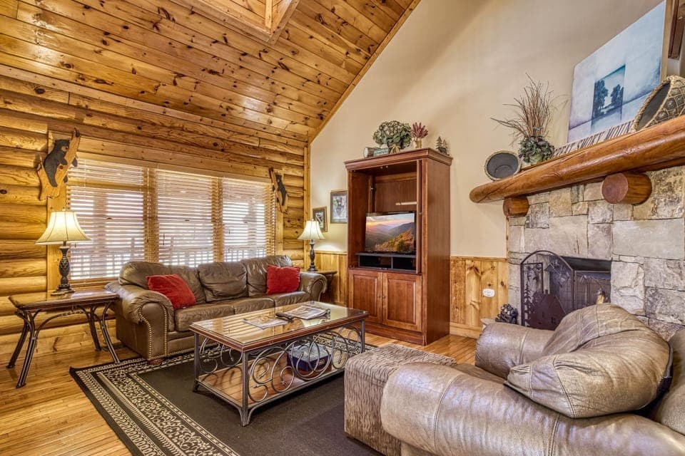 Communal lounge/ TV room, TV and multimedia, Living room, Decorative detail, Decorative detail, Seating area, Evening entertainment, fireplace, fireplace