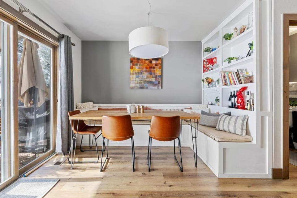 Seating area, Dining area
