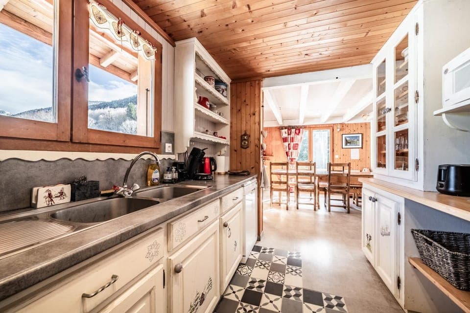 Kitchen or kitchenette, Living room