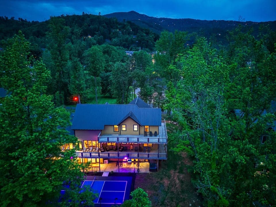 Property building, Night, Natural landscape, Game Room, Balcony/Terrace, City view, Mountain view