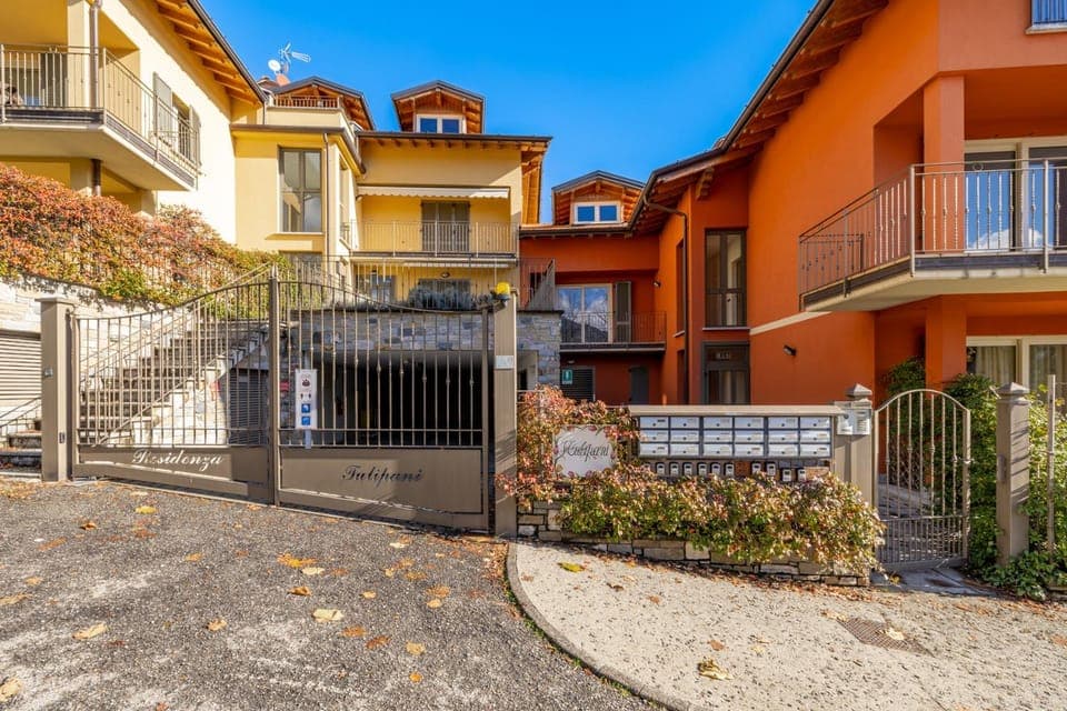 Property building, Day, Neighbourhood, Street view